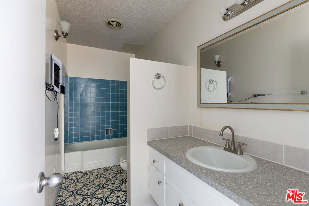 11131 Rose Avenue - Photo 7