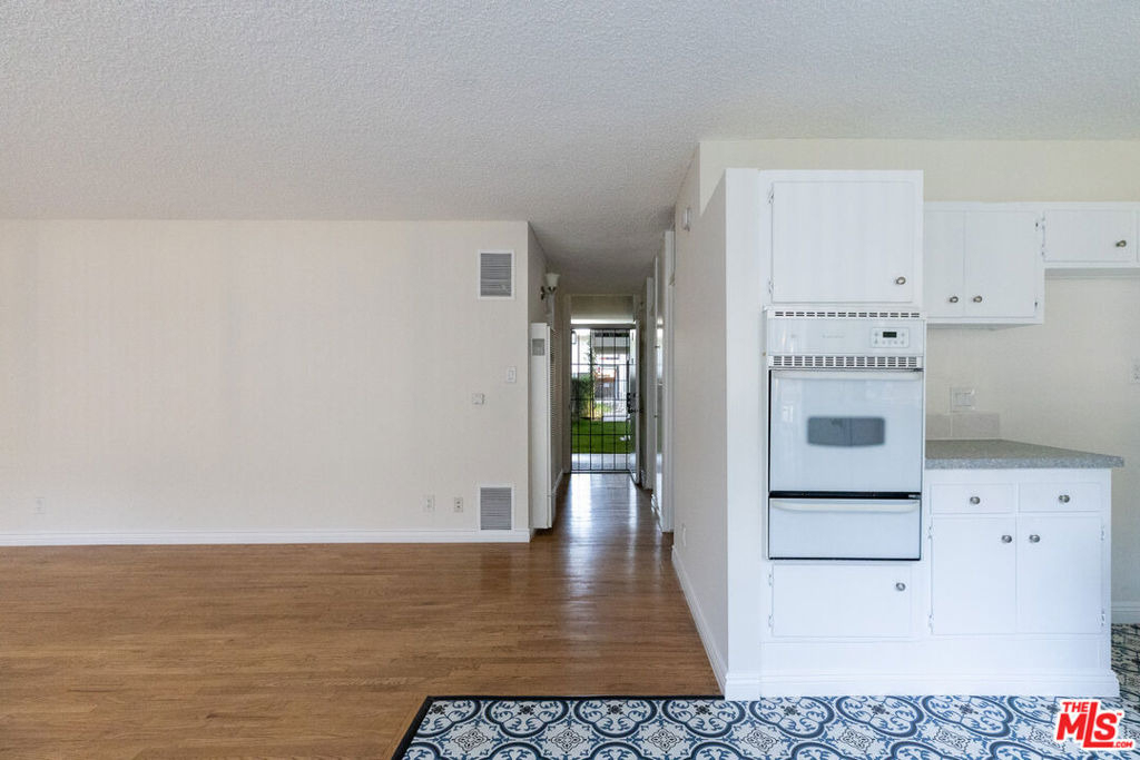 11131 Rose Avenue - Photo 14