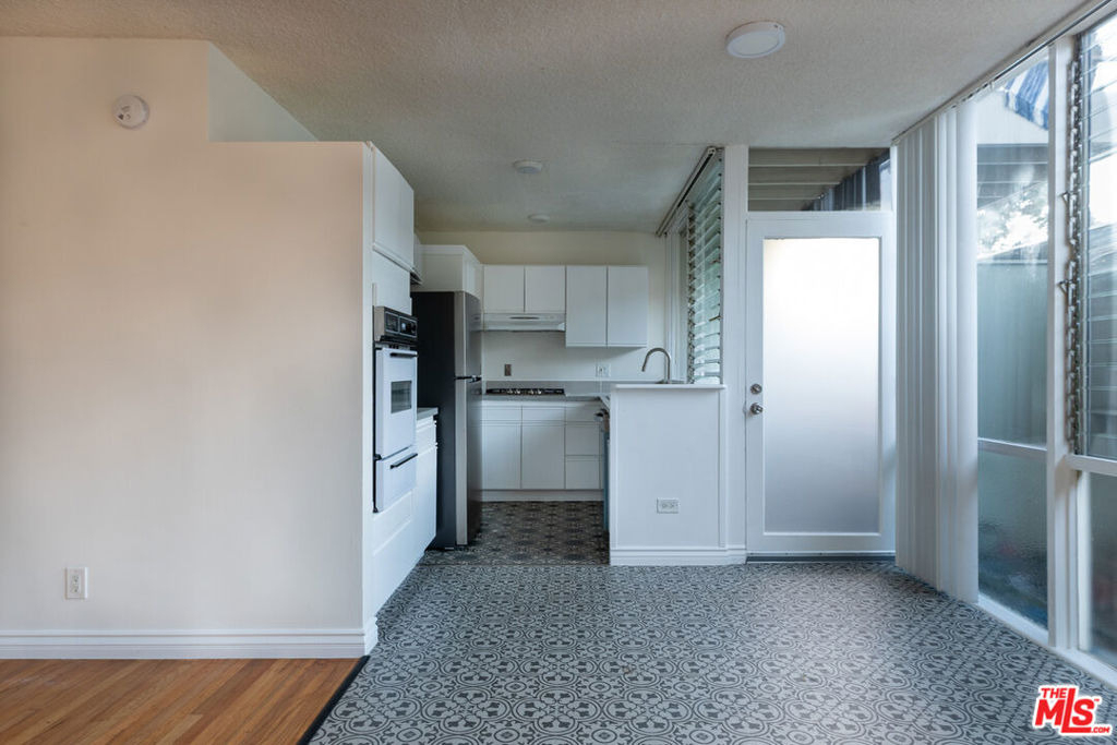 11131 Rose Avenue - Photo 4