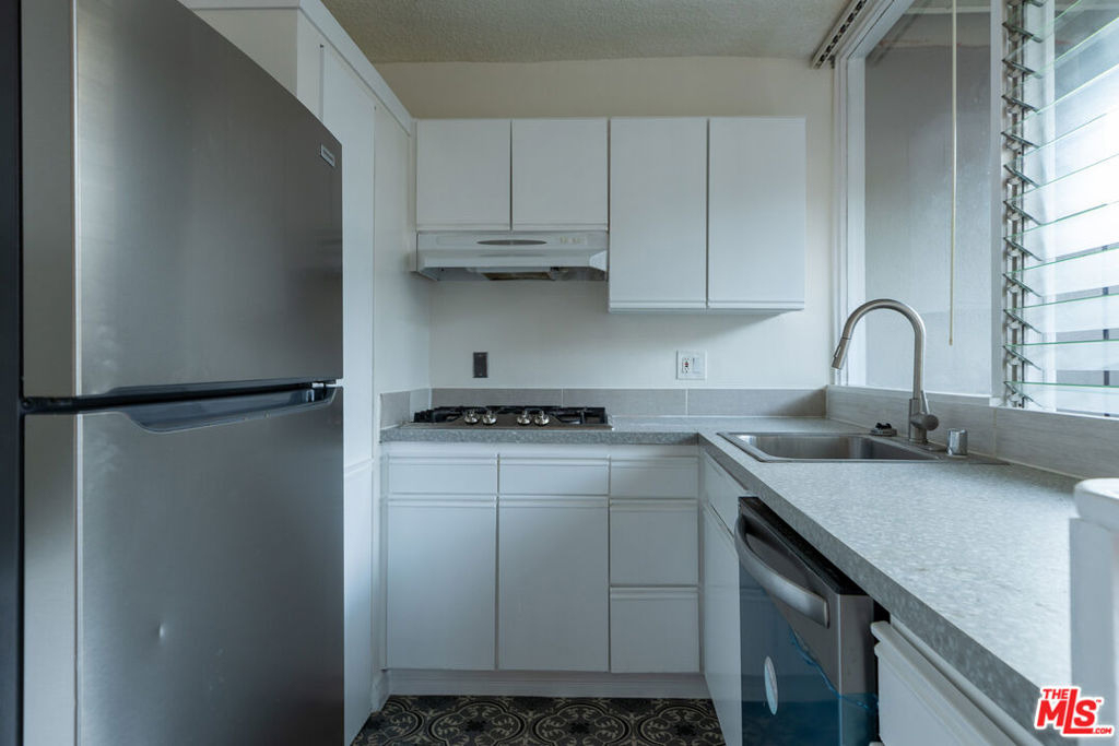 11131 Rose Avenue - Photo 5