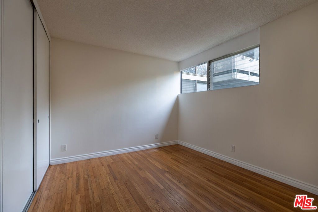 11131 Rose Avenue - Photo 9