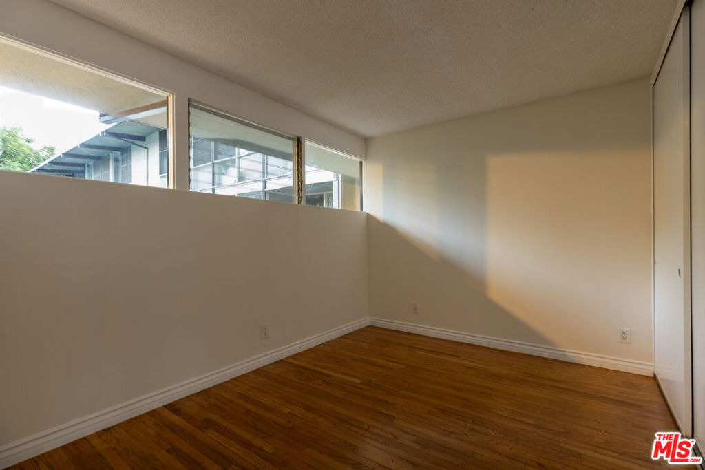 11131 Rose Avenue - Photo 7