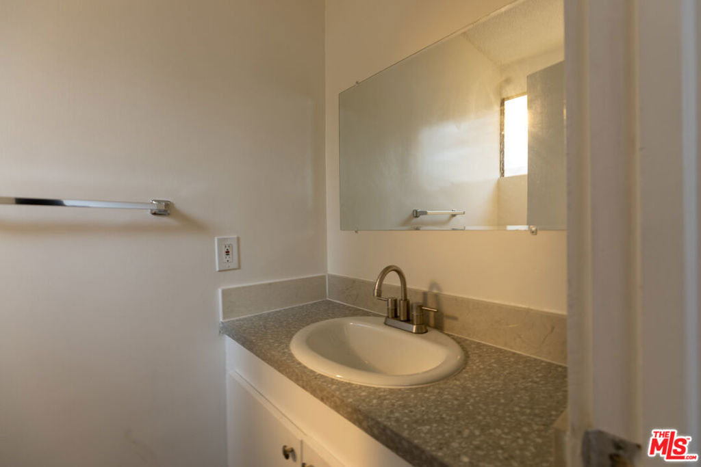 11131 Rose Avenue - Photo 11
