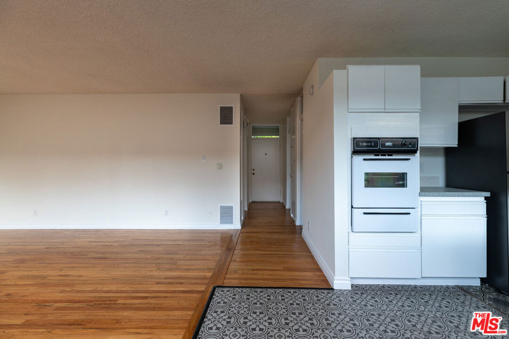 11131 Rose Avenue - Photo 2