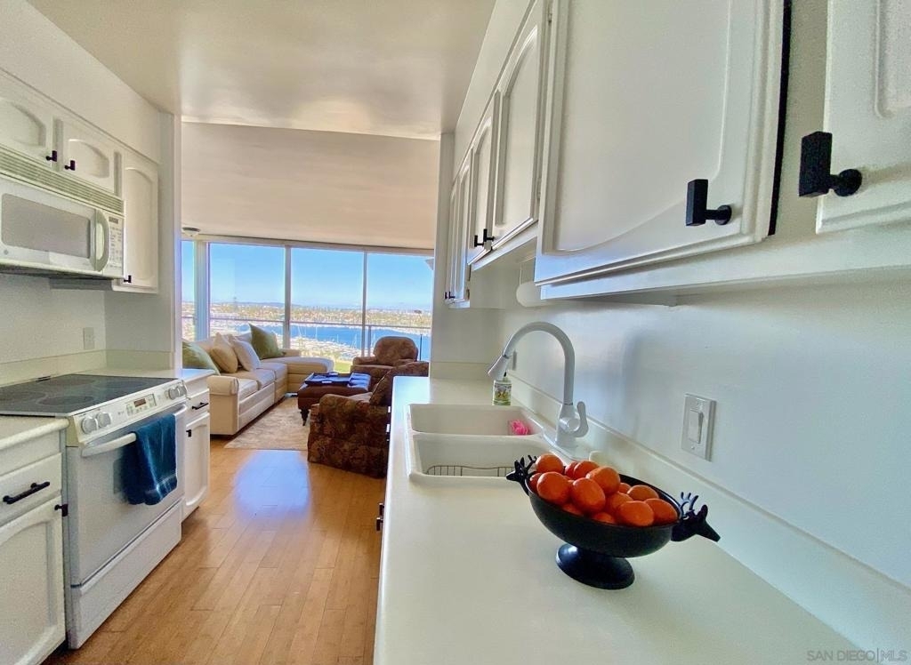 1820 Avenida Del Mundo - Photo 4