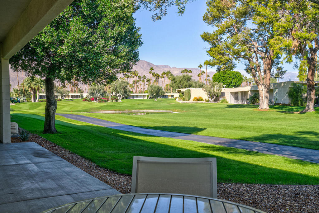 24 Desert Lakes Drive - Photo 4