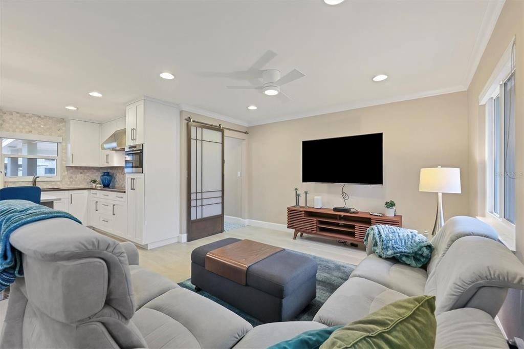 1900 Benjamin Franklin Drive - Photo 8