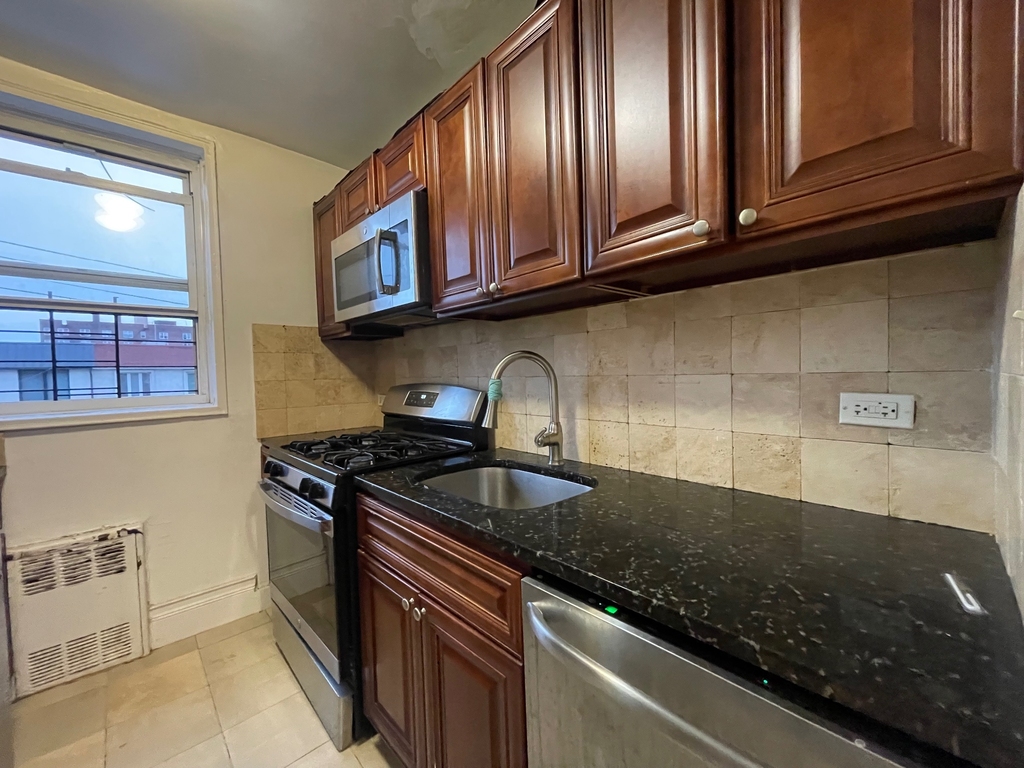 2510 Ocean Parkway - Photo 3