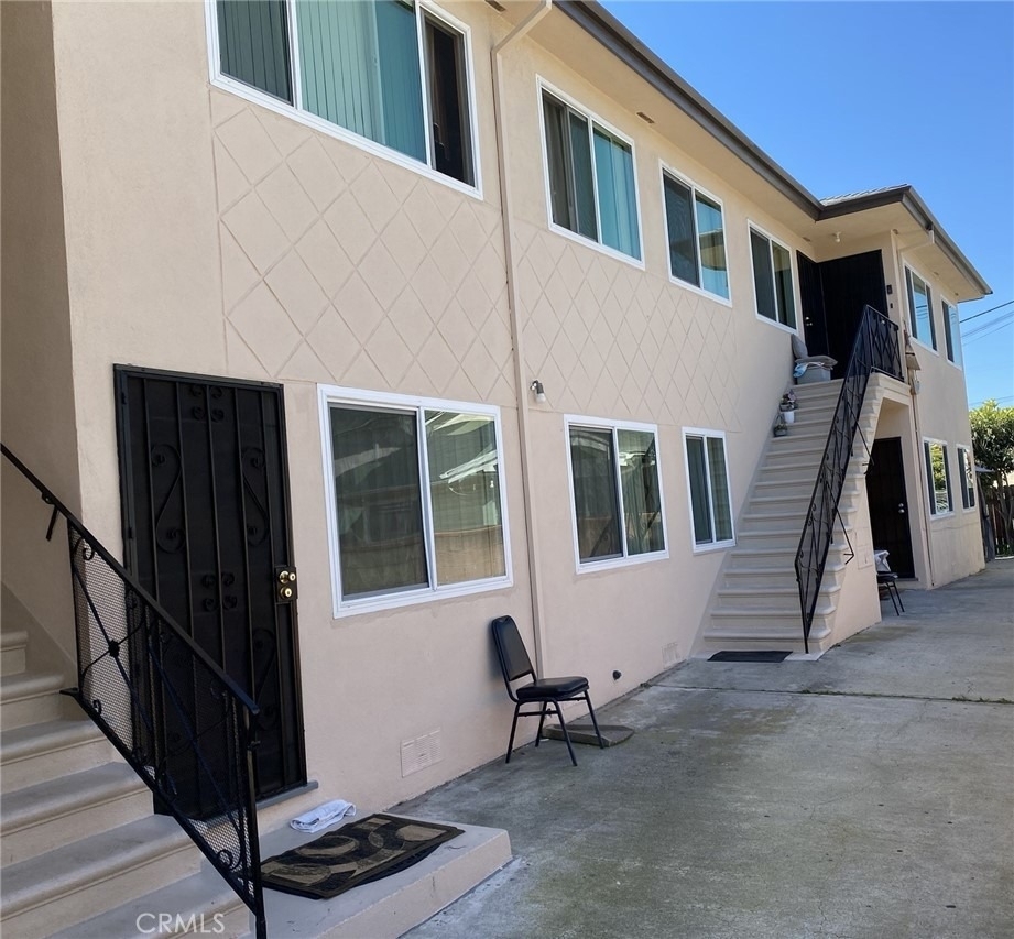 1131 N Kenmore Avenue - Photo 1