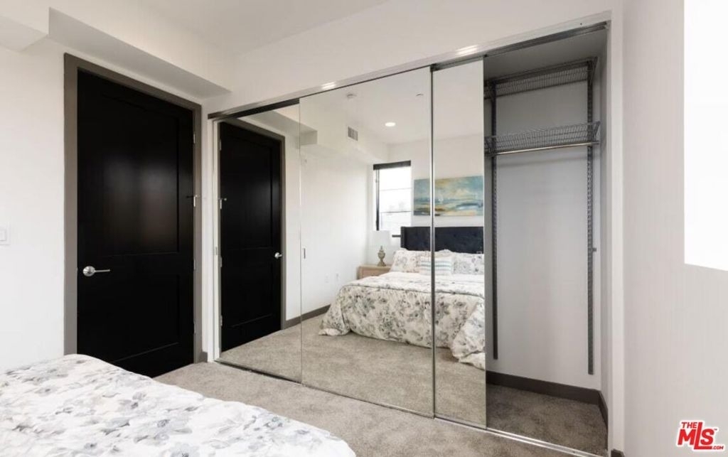 552 N Hobart Boulevard - Photo 3