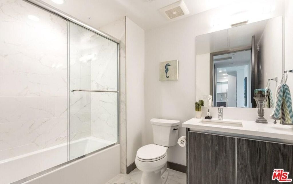 552 N Hobart Boulevard - Photo 4