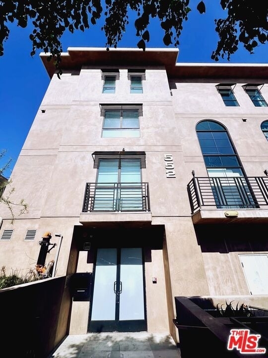 552 N Hobart Boulevard - Photo 8