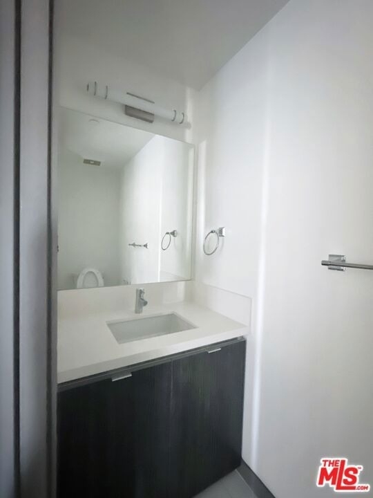 552 N Hobart Boulevard - Photo 5