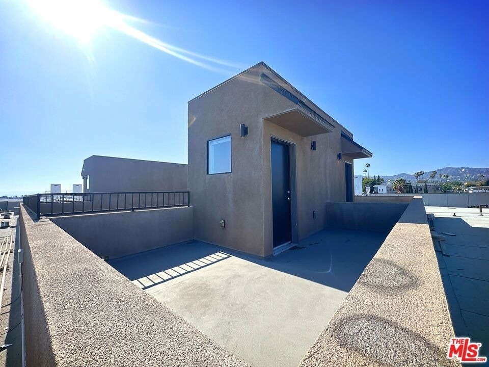552 N Hobart Boulevard - Photo 7