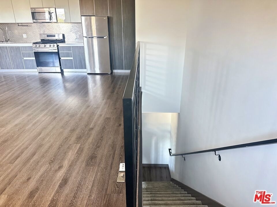 552 N Hobart Boulevard - Photo 1