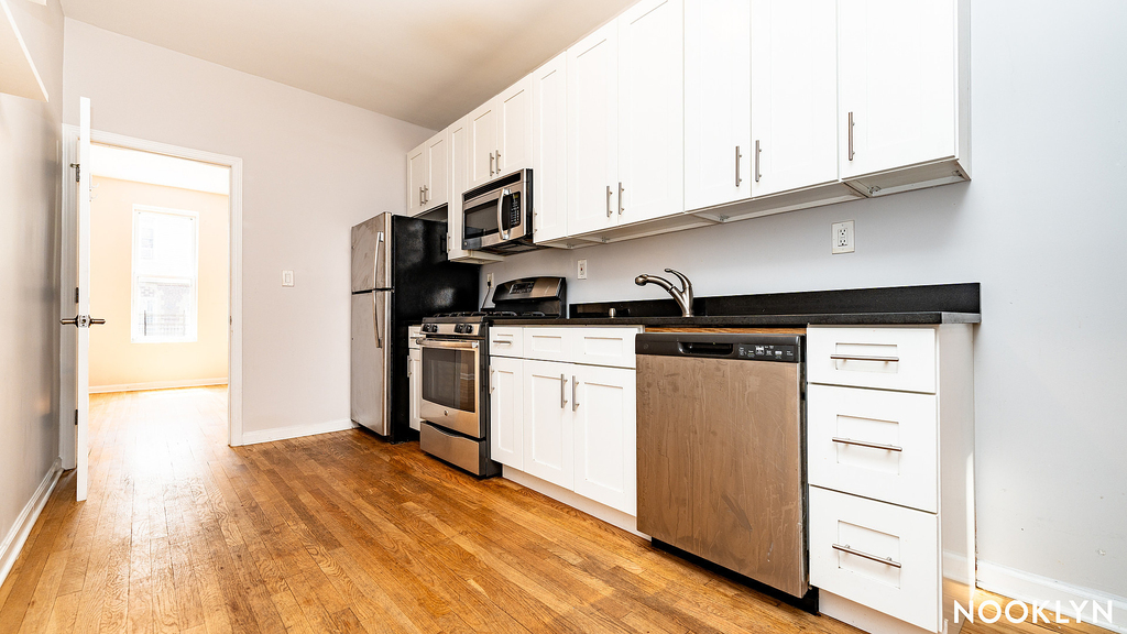 183 Jefferson Street - Photo 3