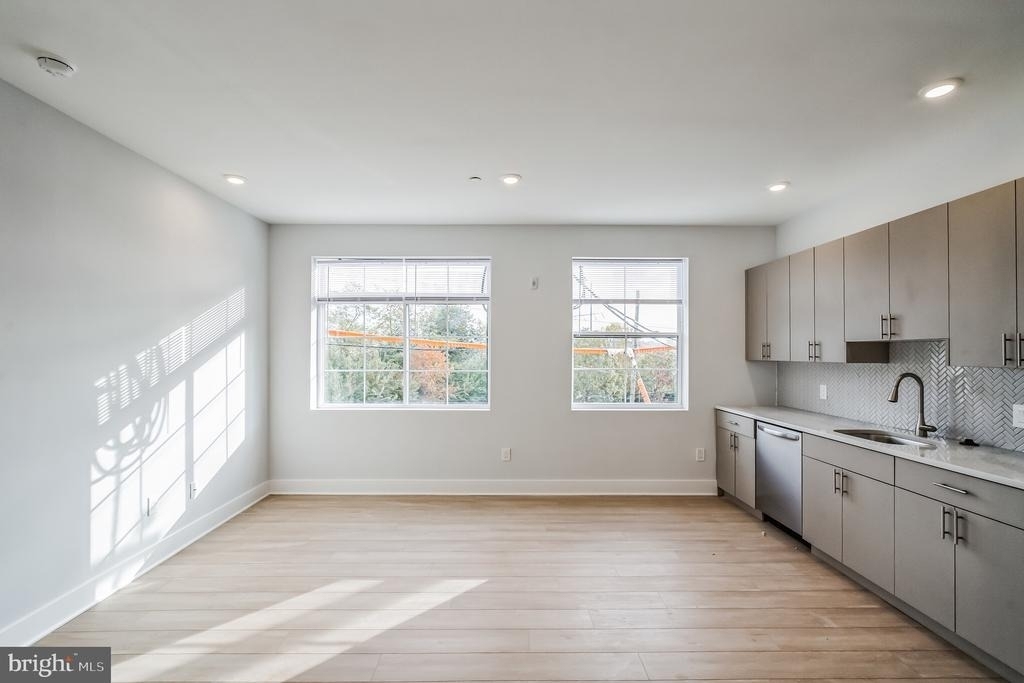 646 N 32nd Street - Photo 1