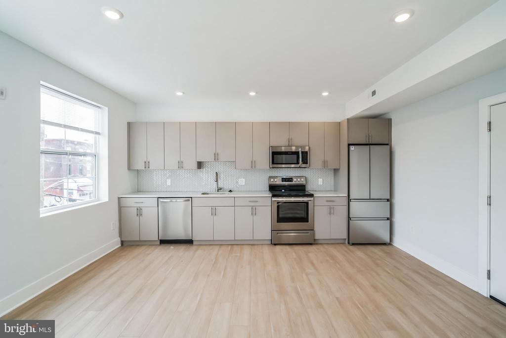 646 N 32nd Street - Photo 2