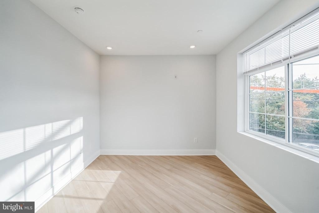 646 N 32nd Street - Photo 9
