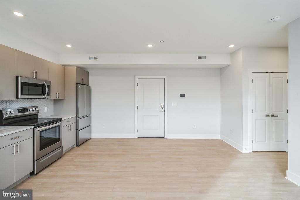 646 N 32nd Street - Photo 3