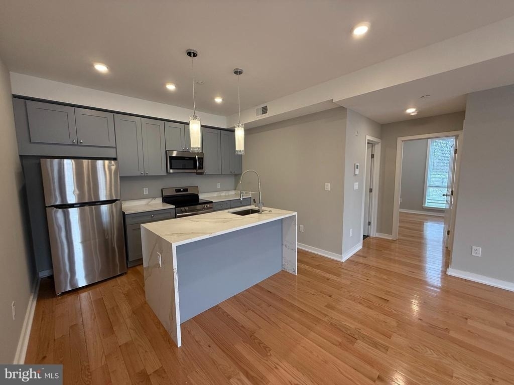914 W Susquehanna Avenue - Photo 2