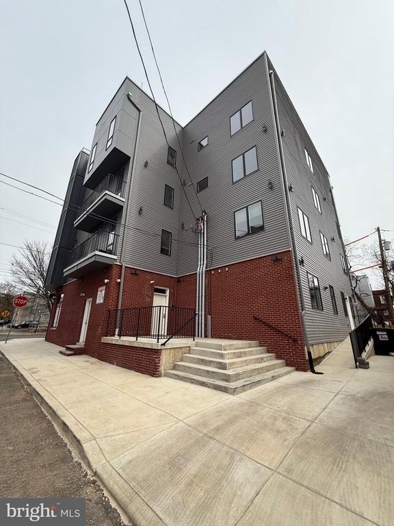 914 W Susquehanna Avenue - Photo 1