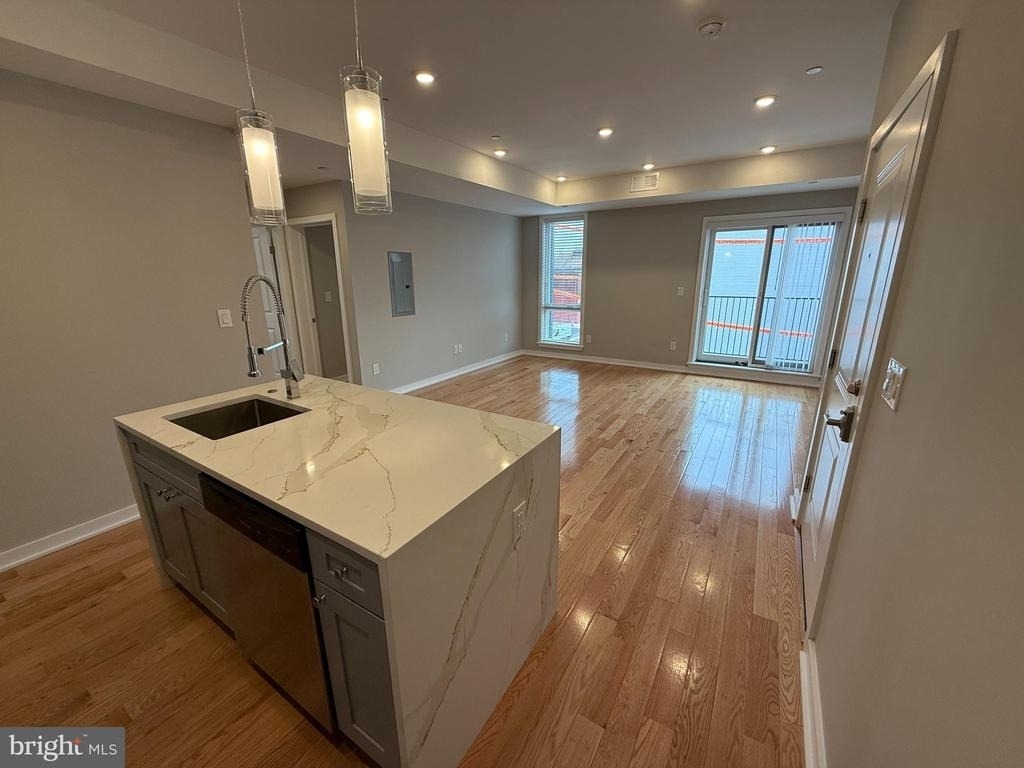 914 W Susquehanna Avenue - Photo 3