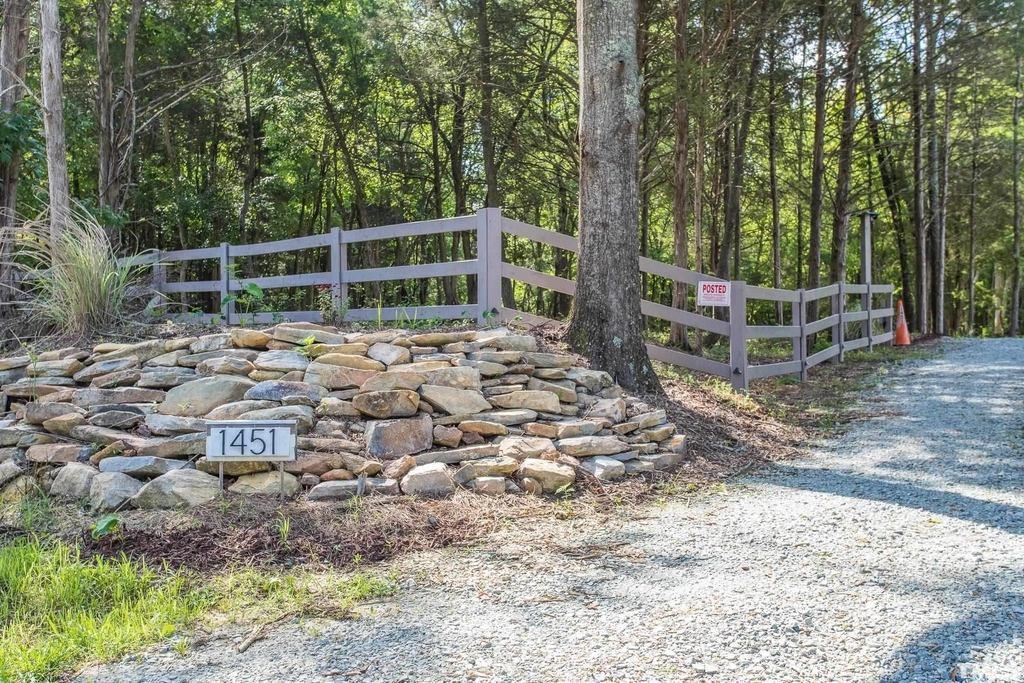 1451 Hawkins Road - Photo 4