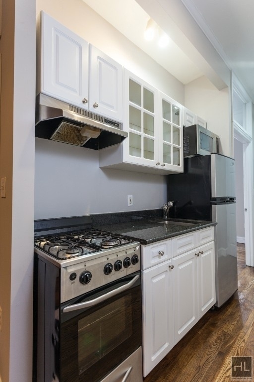 East 18th Street - Photo 5