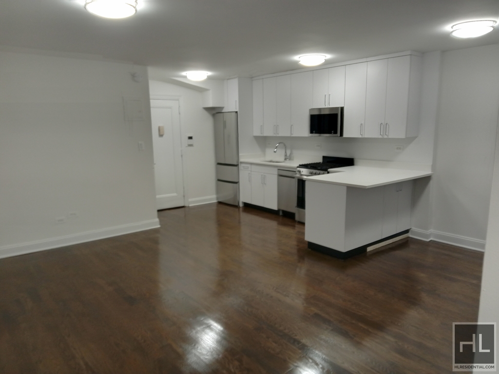 East 72 Street - Photo 0