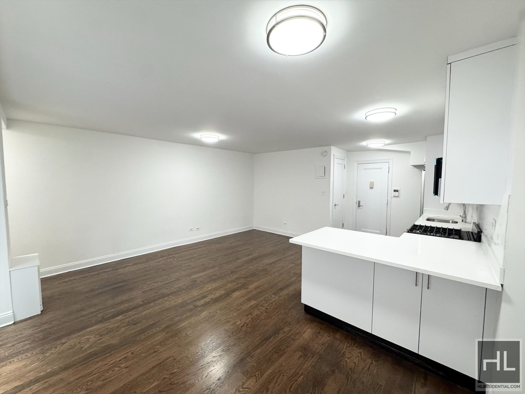 East 72 Street - Photo 4