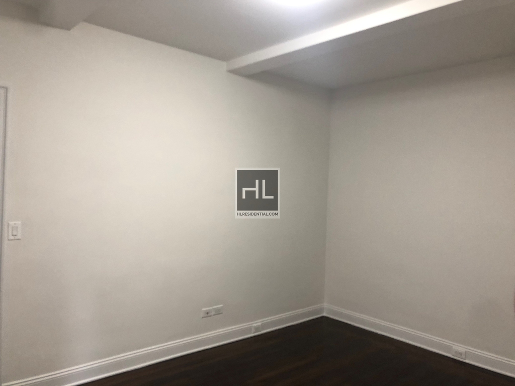 East 46 Street - Photo 13