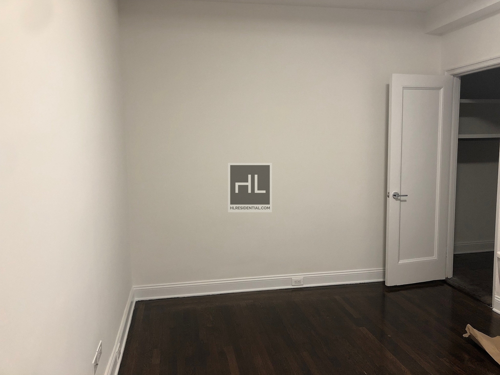 East 46 Street - Photo 12