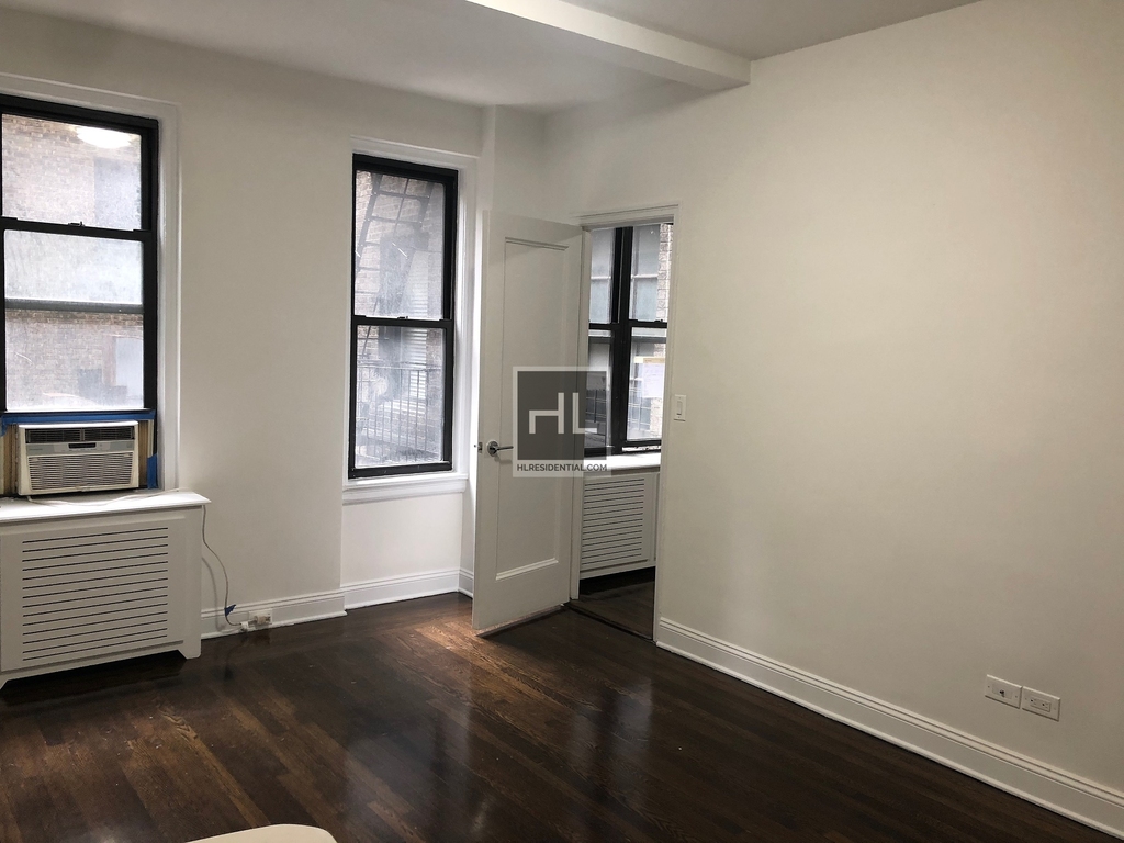 East 46 Street - Photo 7
