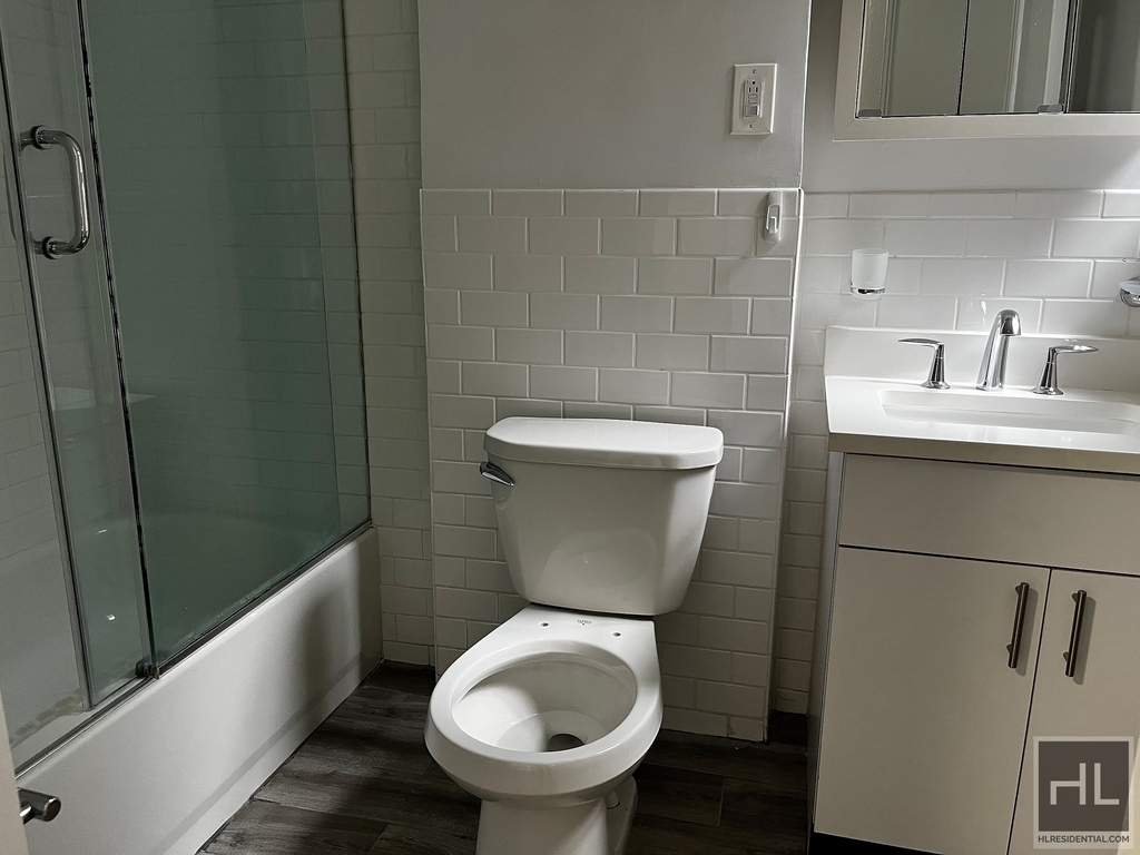 East 46 Street - Photo 18