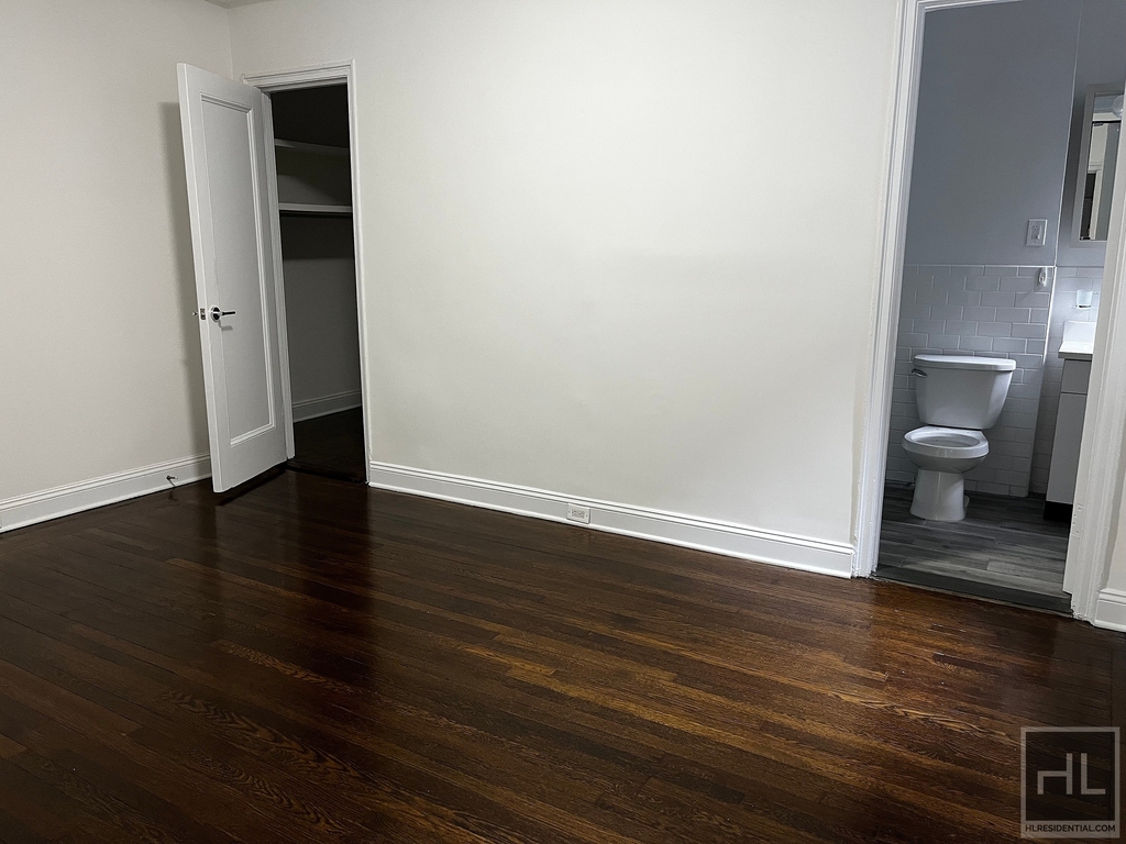 East 46 Street - Photo 9