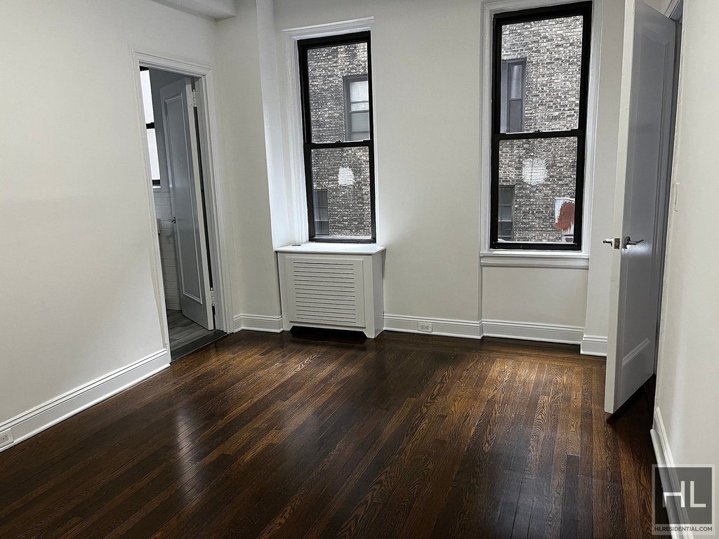 East 46 Street - Photo 19