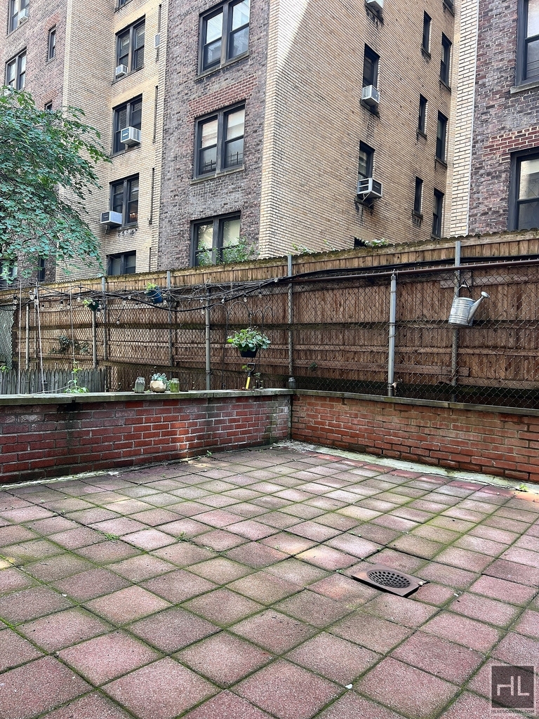 East 84 Street - Photo 8