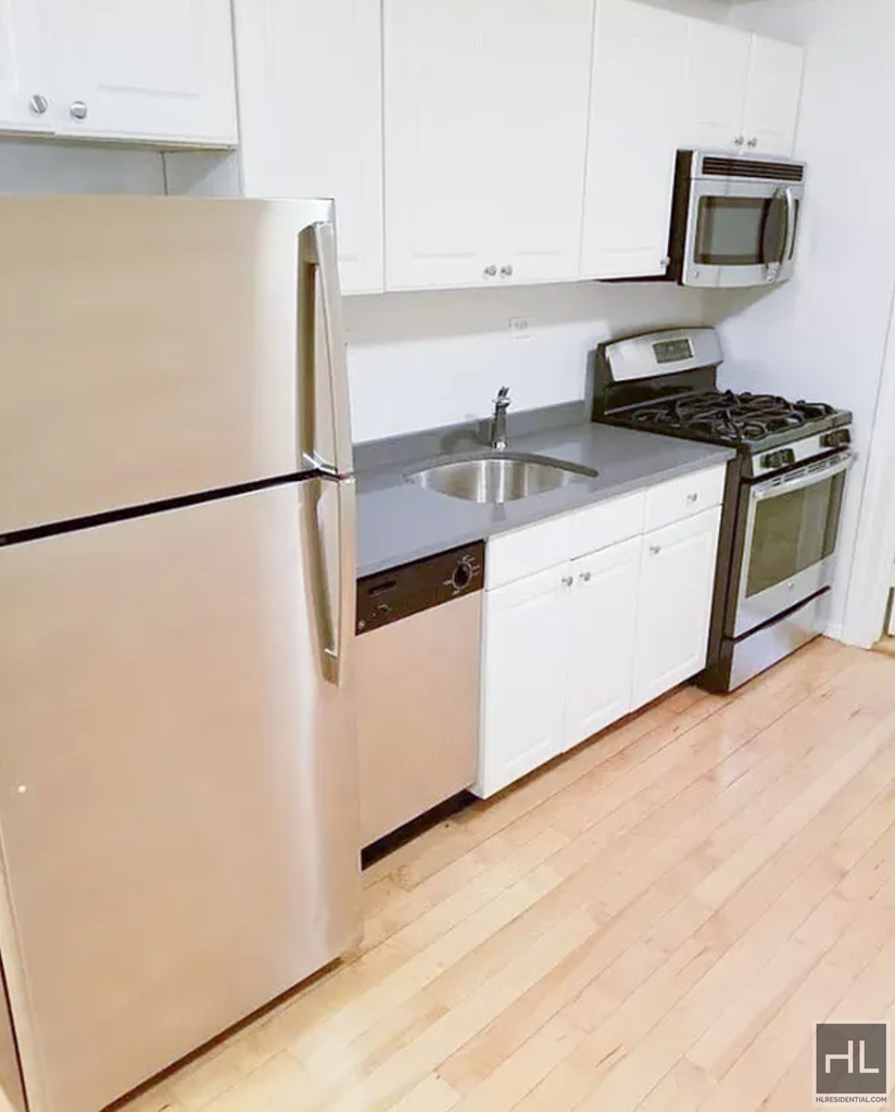 East 84 Street - Photo 10