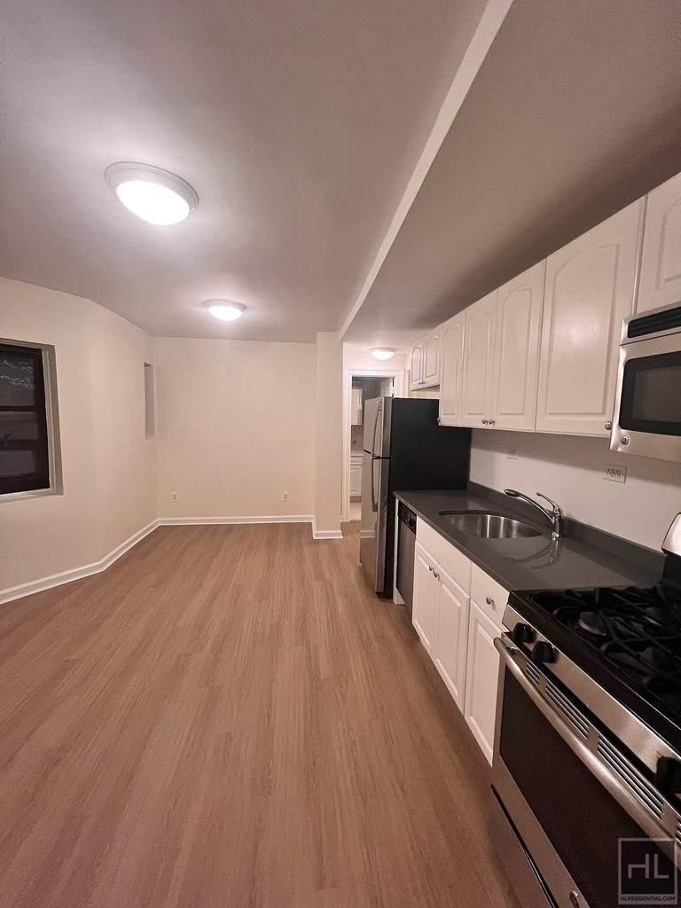 East 84 Street - Photo 4