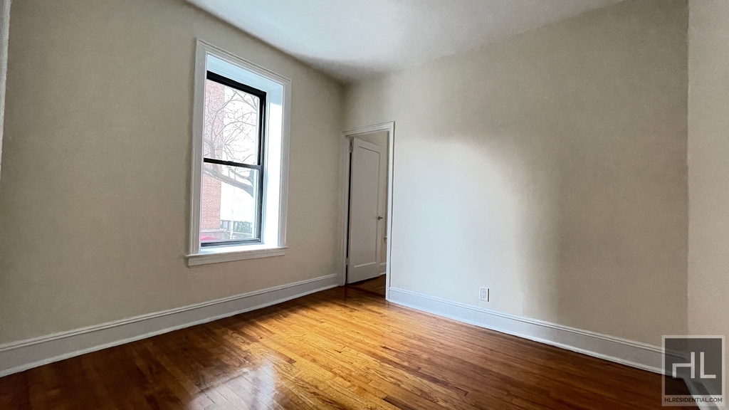 East 38th Street - Photo 16