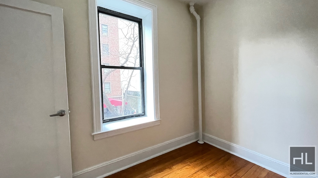 East 38th Street - Photo 12