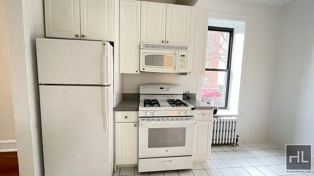 East 38th Street - Photo 15