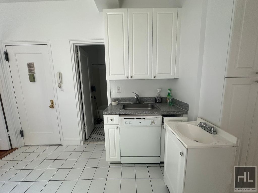 East 38th Street - Photo 9