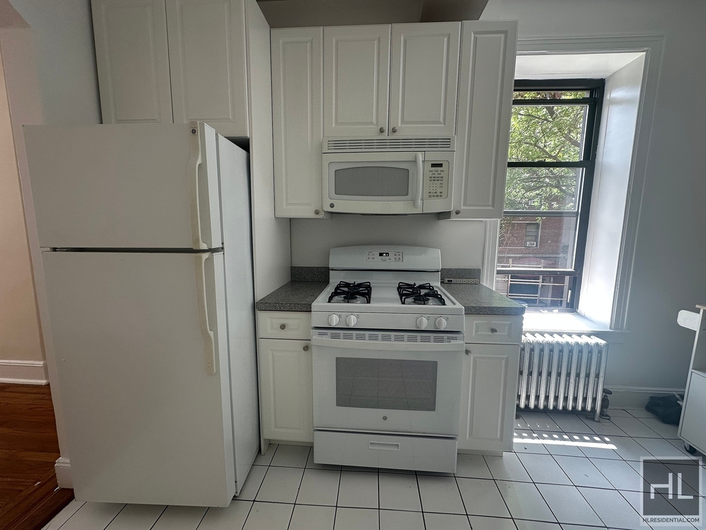 East 38th Street - Photo 7