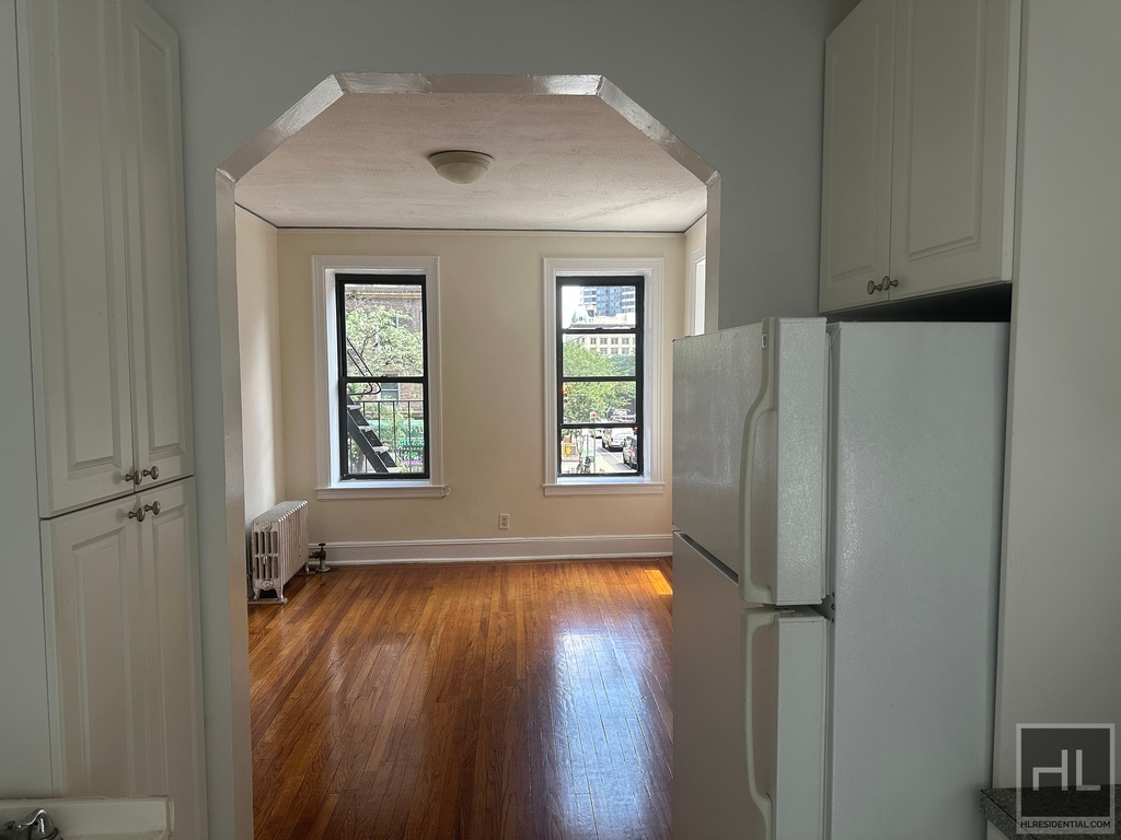 East 38th Street - Photo 8