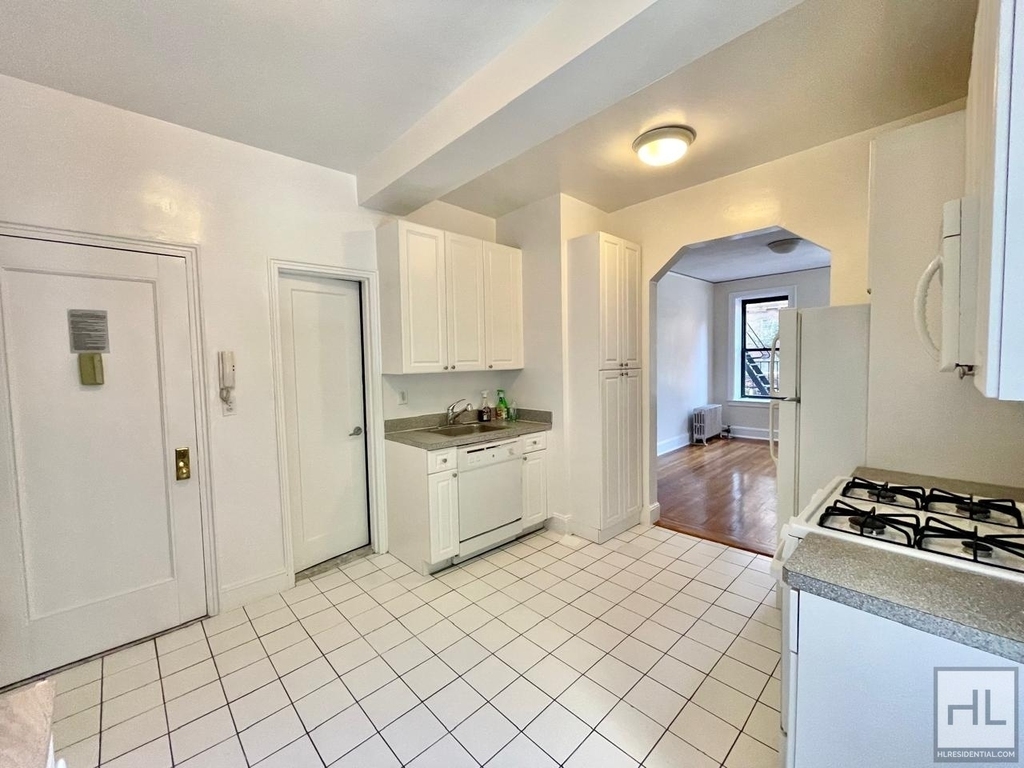 East 38th Street - Photo 4