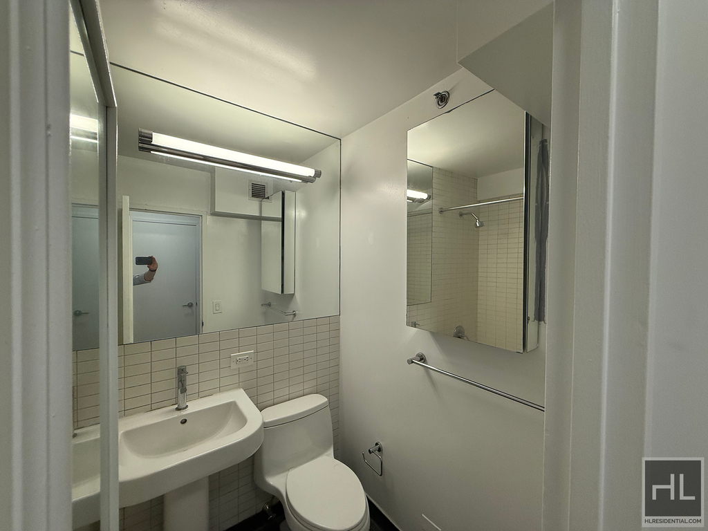 East 39th Street - Photo 9