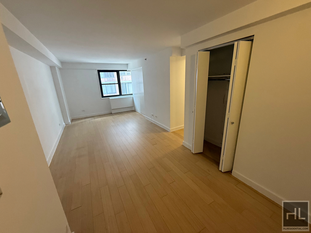 East 39th Street - Photo 11