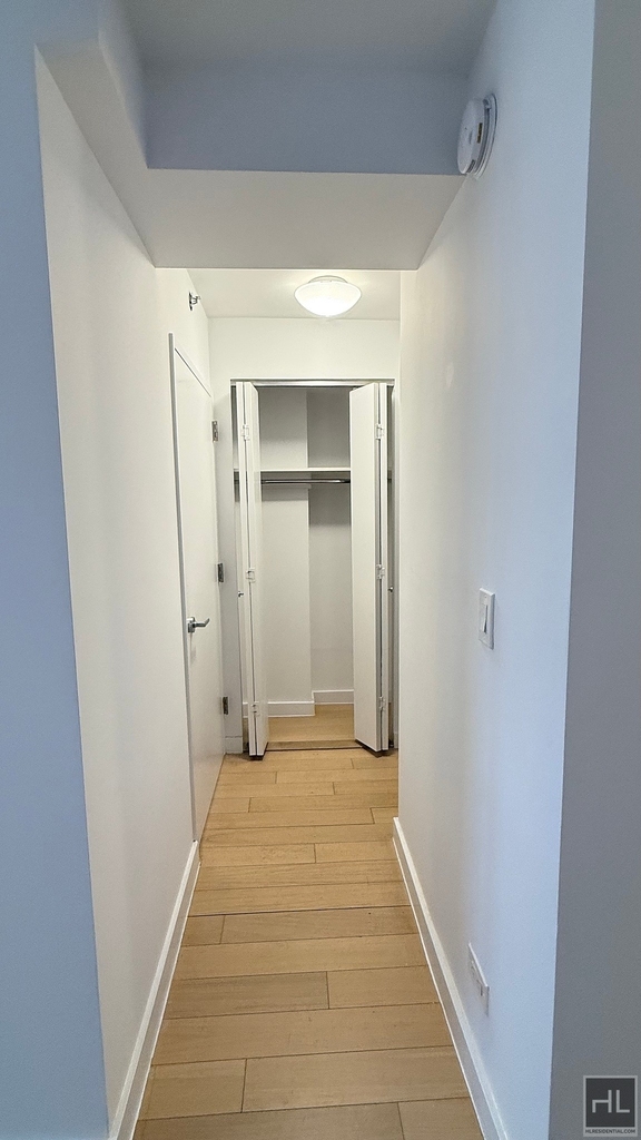 East 39th Street - Photo 13
